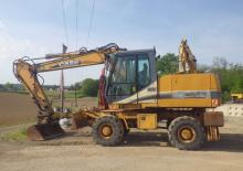 Excavatrice sur pneus Case Poclain 1088 P 2AL