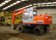 Excavatrice sur pneus Hitachi EX100WD