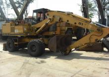 Excavatrice sur pneus Eder M 815