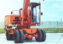 Excavatrice sur pneus PROMEX P 802