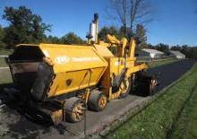 Finisseur d'asphalte sur roues Blaw-Knox PF 161