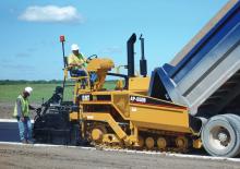 Finisseurs de chaussée sur chenilles Caterpillar AP650B