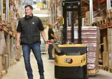 Gerbeurs à conducteur accompagnant Caterpillar NSP12PC