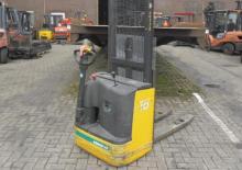 Gerbeurs à conducteur accompagnant Komatsu MWS10-1R