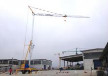 Grue à tour - tourneur inférieur - sur véhicule Potain IGO M 14