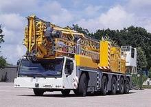 Grue à tour - tourneur inférieur - sur véhicule Liebherr MK 100