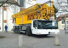 Grue à tour - tourneur inférieur - sur véhicule Liebherr MK 63