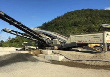 Installation de criblage mobile Metso Lokotrack ST4.8E