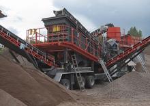 Installation de criblage mobile Sandvik UH320E