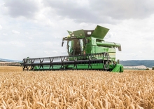 Moissonneuse-batteuses à barres de coupe John Deere 725X