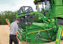 Moissonneuse-batteuses à barres de coupe John Deere 735 Premium Flow