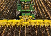 Moissonneuse-batteuses à barres de coupe maïs John Deere 390plus