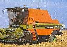Moissonneuse-batteuses Case IH Dania D 7500