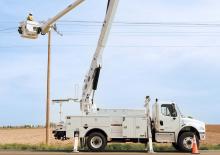 Nacelles à bras articulés montées sur remorque Altec AA55+