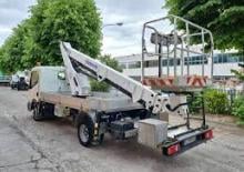 Nacelles télescopiques sur camion Bizzocchi Autel 187 HP