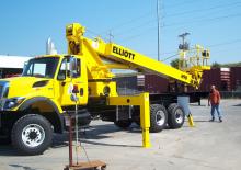 Nacelles télescopiques sur camion Elliott Equipment H90F HiReach