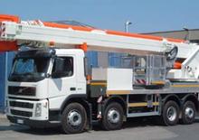 Nacelles télescopiques sur camion Multitel J 352 TA