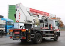 Nacelles télescopiques sur camion Bizzocchi KJF 320