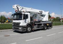 Nacelles télescopiques sur camion Multitel MJ 375