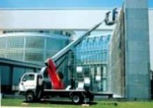 Nacelles télescopiques sur camion Bison-Palfinger PA 17 T