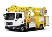 Nacelles télescopiques sur camion Bumar PMT-15