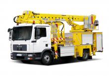 Nacelles télescopiques sur camion Bumar PMT-25 