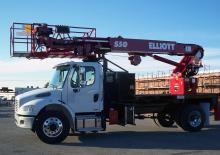 Nacelles télescopiques sur camion Elliott Equipment S50R SkyWalk