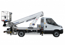 Nacelles télescopiques sur camion Oil & Steel Scorpion 2013 
