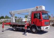 Nacelles télescopiques sur camion Bison-Palfinger TKA 30 KS