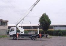 Nacelles télescopiques sur camion Colombo Giuseppe TLP 28/2