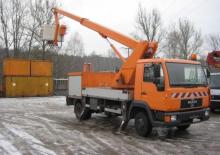 Nacelles télescopiques sur camion WUMAG WT 180