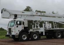 Nacelles à bras articulés montées sur remorque Altec AH150