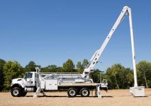 Nacelles à bras articulés montées sur remorque Altec AN67E