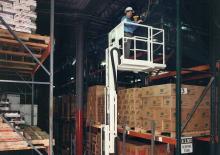 Nacelles à mât vertical unique Lift-A-Loft AMV36-23
