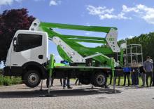 Nacelles à bras articulés montées sur camion Socage forSte 20 D