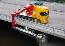 Nacelles à bras articulés montées sur camion Moog MBL 1750 T