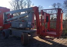 Nacelles à bras articulés montées sur camion Skyjack SJLB 12 T-DC