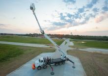 Nacelles télescopiques sur camion Elliott Equipment E210i E-Line
