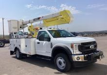 Nacelles télescopiques sur camion Terex HR40