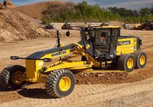 Niveleuses Komatsu GD675-6 