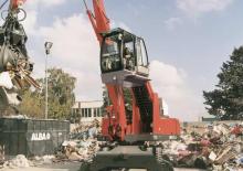 Excavatrice sur pneus O&K MH 5.5