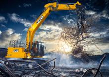 Excavatrice sur chenilles JCB 220X LR