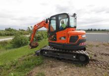 Excavatrice sur chenilles Doosan DX85R-3