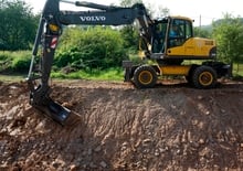 Excavatrice sur pneus Volvo EW180C