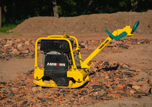 Plaques vibrantes unidirectionnelles Ammann AVP 2910
