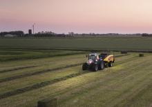Presses de grandes balles + à haute pression New Holland BB 890 Standart