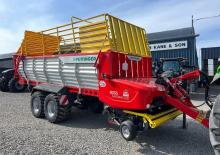 Remorques autochargeuses d'ensilage Pöttinger Boss 3240