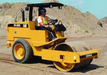 Rouleaux monocylindres Caterpillar CP323C