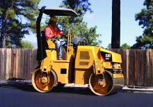 Rouleaux vibrants tandem Caterpillar CB32
