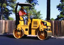 Rouleaux vibrants tandem Caterpillar CC24